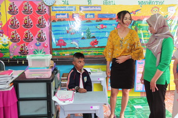 กสศ.ยะลานำนายมะสากิ  มีมะ ปรับพื้นฐานการอ่านการเขียนภาษาไทยที่โรงเรียนบันนังสตาอินทรฉัตรฯ